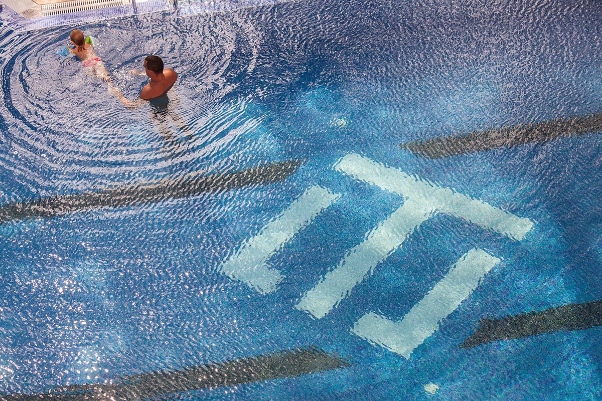 открит басейн за възрастни в четиризвезден all inclusive хотел Слънчев бряг - Тарсис