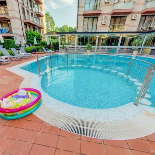 плувен басейн и басейнова зона в Тарсис хотел и аквапарк